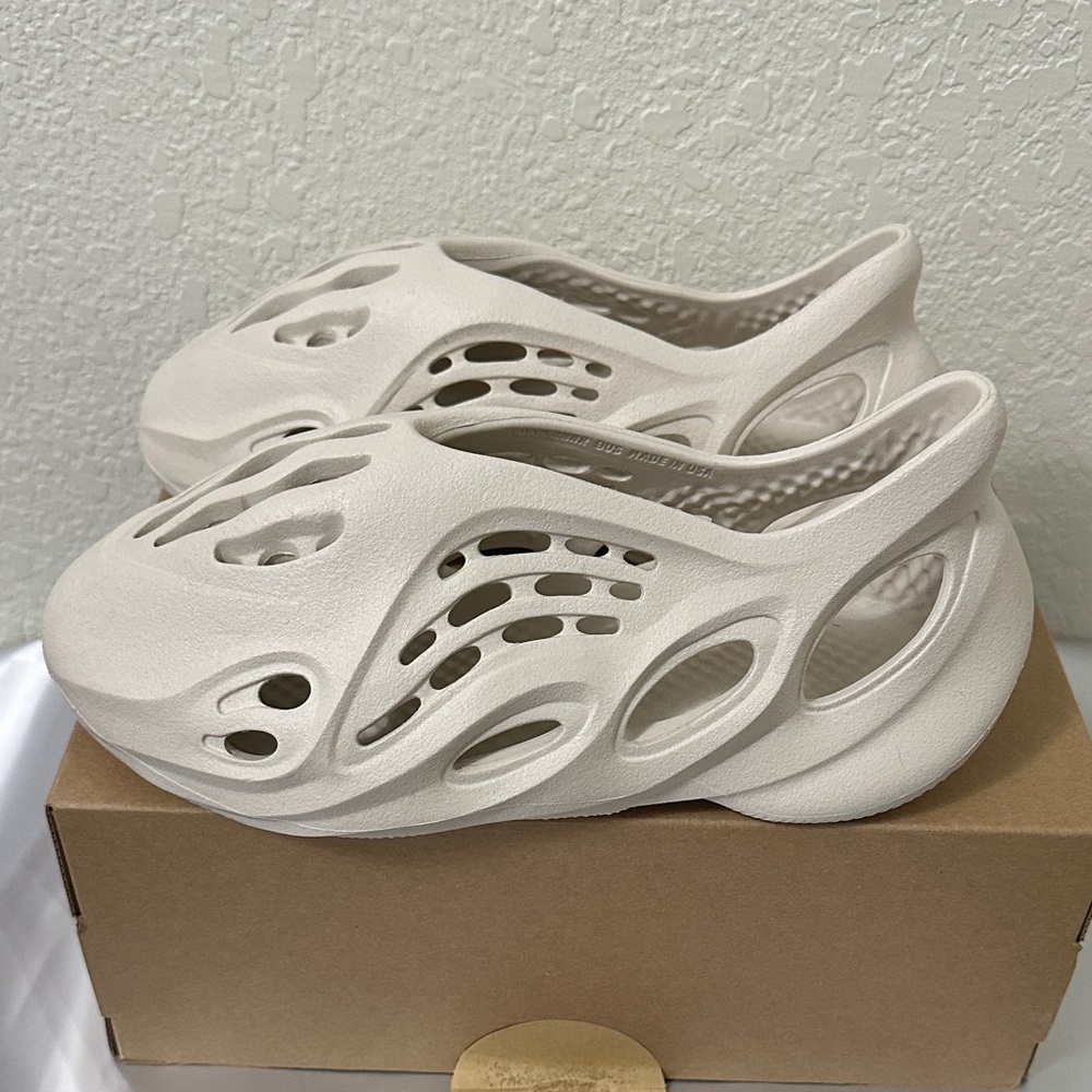 adidas Yeezy Foam RNR Ararat